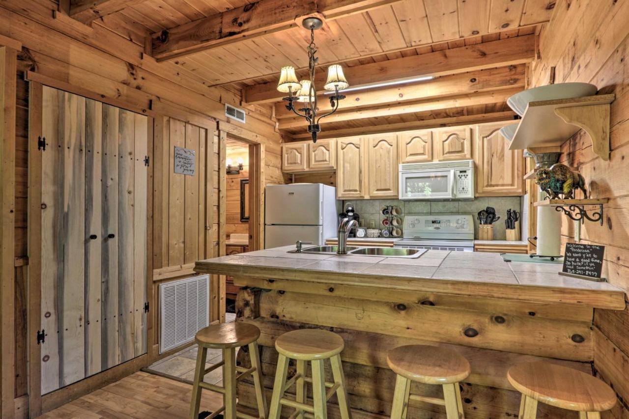 Cabin With Hot Tub And Deck, 3 Mi To Pigeon Forge Севьервилл Экстерьер фото